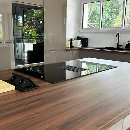 Maison Dedans-dehors à 10 Mn à Pied De La Wifi Clim Hébergement de vacances